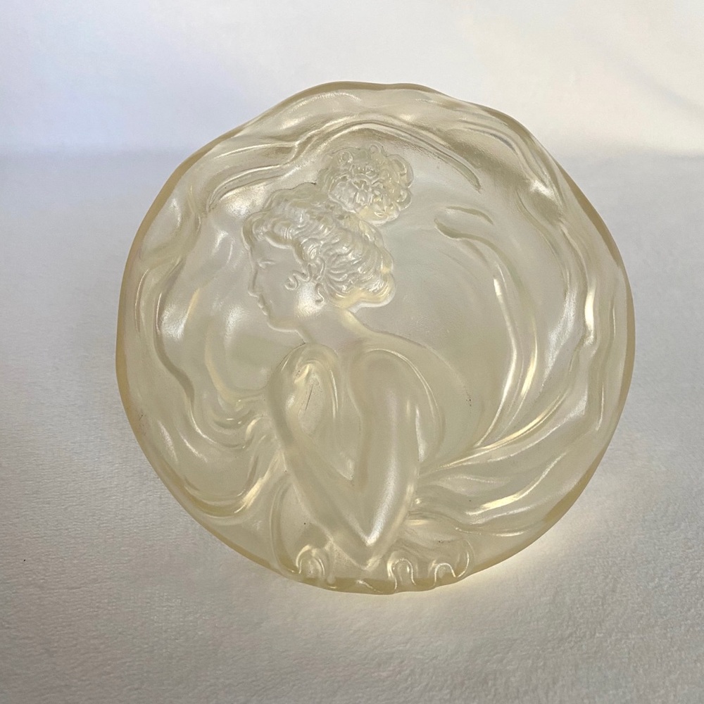 Vintage Ciara Luxury Sculptured Bath Container